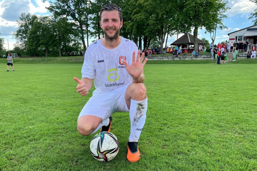 Sechs Tore in einem Spiel: Wie ein Fußballer des Ebersbrunner SV den Rekord in der Westsachsenliga knackte - Patrick Traczuk freute sich über seinen Sechserpack.