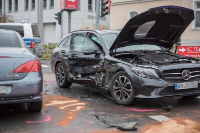 Sechs Verletzte nach Unfall auf Freiberger Bebelplatz - 