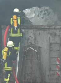 Sechs Wehren bekämpfen Papierbrand auf Wertstoffhof - 
              <p class="artikelinhalt">Einen Papiercontainer musste die Feuerwehr am Freitag in Olbernhau löschen. </p>
            