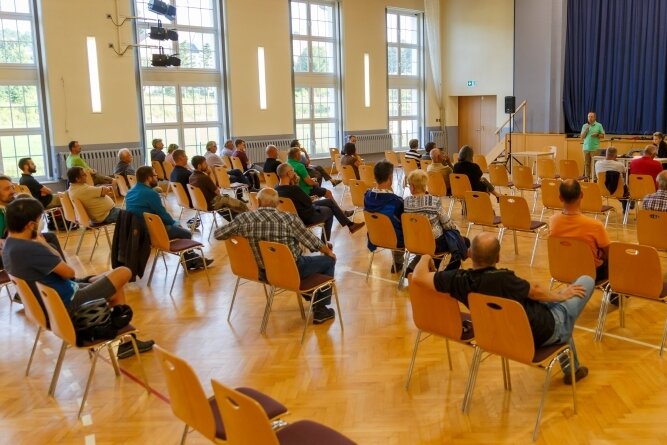 Rund 40 Sehmataler waren am Dienstagabend der Einladung zur Bürgerversammlung ins Turnerheim Cranzahl gefolgt. 