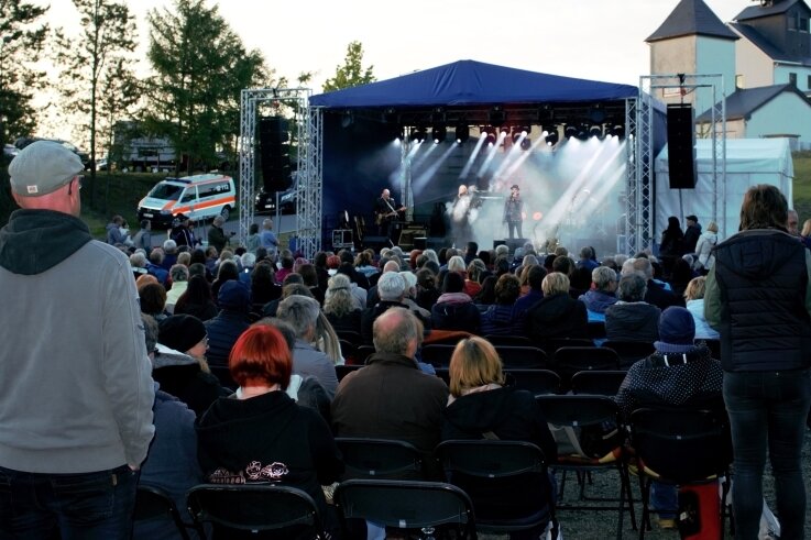 Die Band "Die Seilschaft" hat für eine gelungene Premiere der Artmontan-Kulturtage auf dem Sauberg in Ehrenfriedersdorf gesorgt.