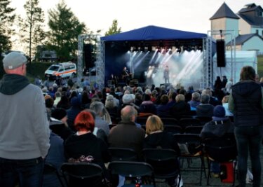 Seilschaft erobert Sauberg - Die Band "Die Seilschaft" hat für eine gelungene Premiere der Artmontan-Kulturtage auf dem Sauberg in Ehrenfriedersdorf gesorgt.
