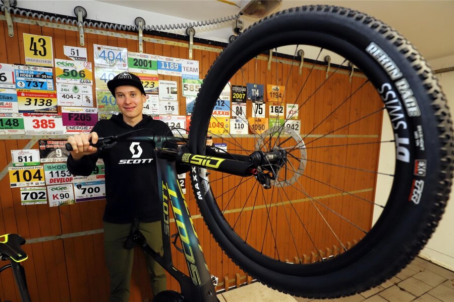 Seinen Traum leben: Wie Elias Edler aus Hetzdorf auf dem Mountainbike den Turbo zündet - Leben auf dicken Reifen: Elias Edler lebt seinen Traum und hofft auf mehr.