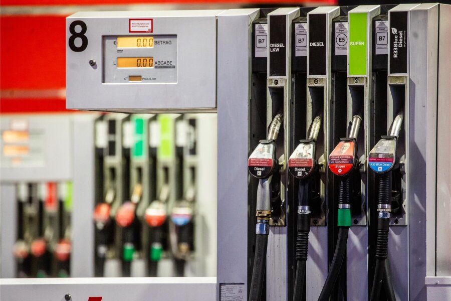Selbst Experten rätseln: Sprit in Sachsen bundesweit am teuersten - Benzin war in diesem Jahr nich nie so teuer wie jetzt.