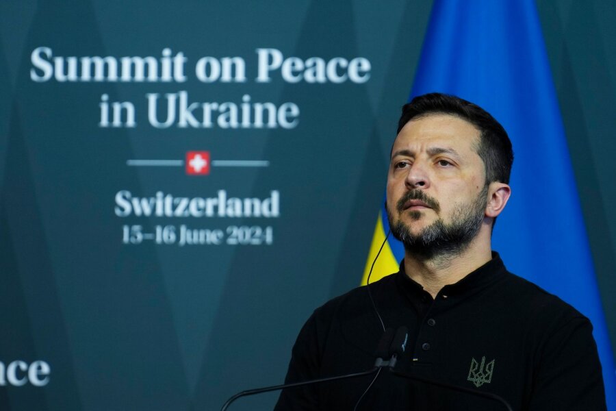 Selenskyj: Erster Schritt zum Frieden getan - Der ukrainische Präsident Wolodymyr Selenskyj bei einer abschließenden Pressekonferenz nach der Ukraine-Friedenskonferenz.
