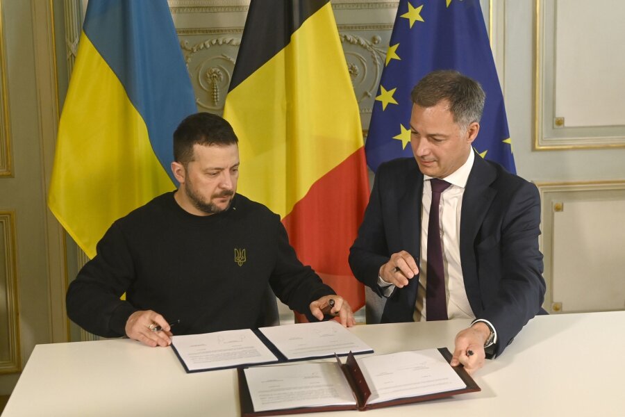 Selenskyj in Belgien - 30 Kampfjets für die Ukraine - Der ukrainische Präsident Wolodymyr Selenskyj und der belgische Premierminister Alexander De Croo unterzeichnen eine Vereinbarung über bilaterale Sicherheitszusammenarbeit.