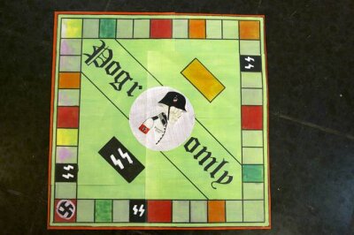 Eine frühe Geldquelle des Trios war der Verkauf einer Monopoly-Version, mit der sich die Judenvernichtung nachspielen ließ. 