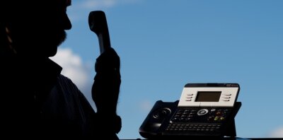 Senior lässt Telefonbetrügerin abblitzen - Telefonbetrüger, hier ein Symbolbild, sind meist professionell ausgebildet. 