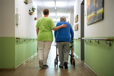 Senioren in Mittelsachsen werden auch 2024 lange auf Sozialhilfe warten müssen - Wenn Senioren für die steigenden Eigenanteile für die Versorgung in Altenpflegeheimen nicht mehr aufkommen können, sind sie auf Sozialhilfe angewiesen.