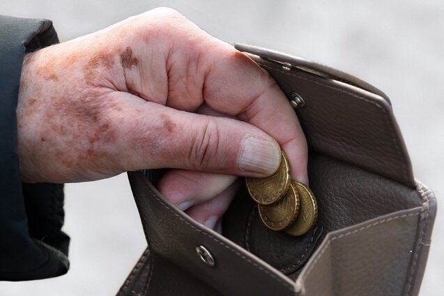 Senioren rutschen zunehmend in die Schuldenfalle - 