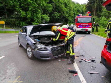 Seniorin bei Unfall in Aue verletzt - Ein Renault war mit einem Audi kollidiert.