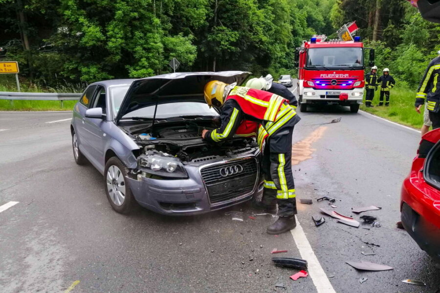 Seniorin bei Unfall in Aue verletzt - Ein Renault war mit einem Audi kollidiert.