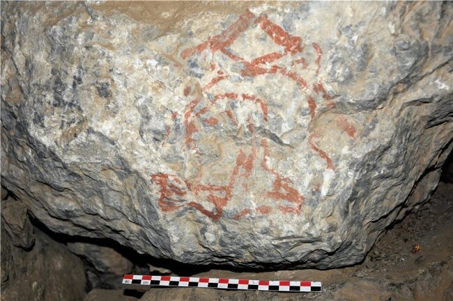 Sensationsfund im Regen - 3500 Jahre alte Graffiti entdeckt - Hethitisches Graffiti im Tunnel. 