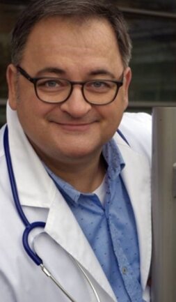 Michael Trischan in seiner bekanntesten Rolle als Dr. Hans-Peter Brenner in der ARD-Serie "In aller Freundschaft". 