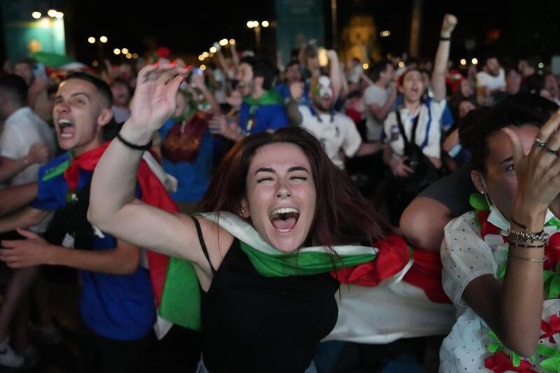            Italiens Fans feiern am Sonntagabend den EM-Titelsieg in Rom.