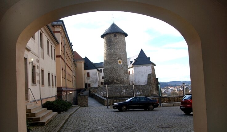 Sicherheitsfirma betreibt Museum - 
              <p class="artikelinhalt">Blick in den Hof von Schloss Voigtsberg in Oelsnitz. </p>
            