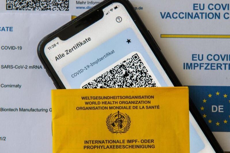            Der digitale Nachweis ist eine freiwillige Ergänzung des weiter gültigen gelben Impfheftes aus Papier.