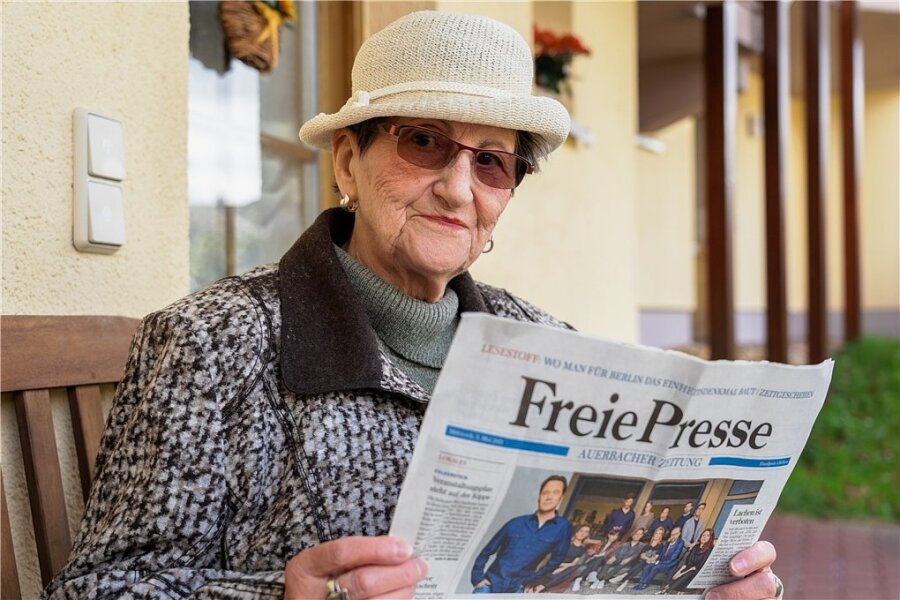 Immer mit Hut und adrett: Mundartautorin Renate Mönnich (84) schuf vor über 25 Jahren "de Meta" und hat sie seither als "Marke" in der Auerbacher Lokalausgabe der "Freien Presse" institutionalisiert. 