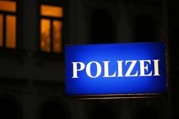 Sieben E-Bikes aus Fahrradladen gestohlen - Unbekannte Einbrecher haben in der Nacht zu Freitag sieben E-Bikes aus einem Fahrradgeschäft in Kirchberg gestohlen.