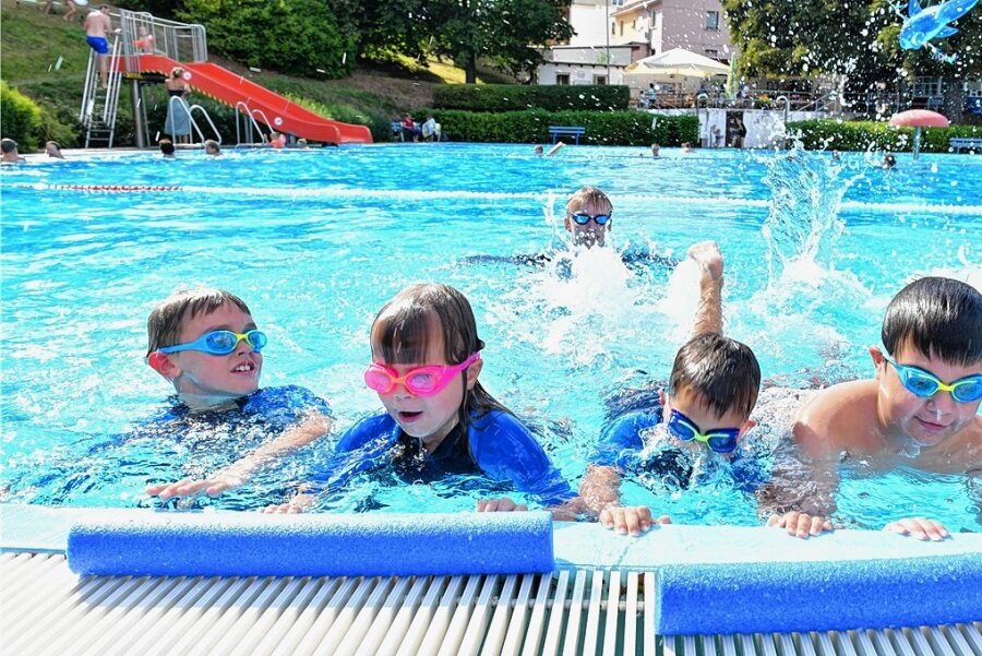 Siebenlehn: Grundschüler holen ihren Schwimmunterricht nach - Schwimmkurs für Grundschüler im Romanusbad Siebenlehn.
