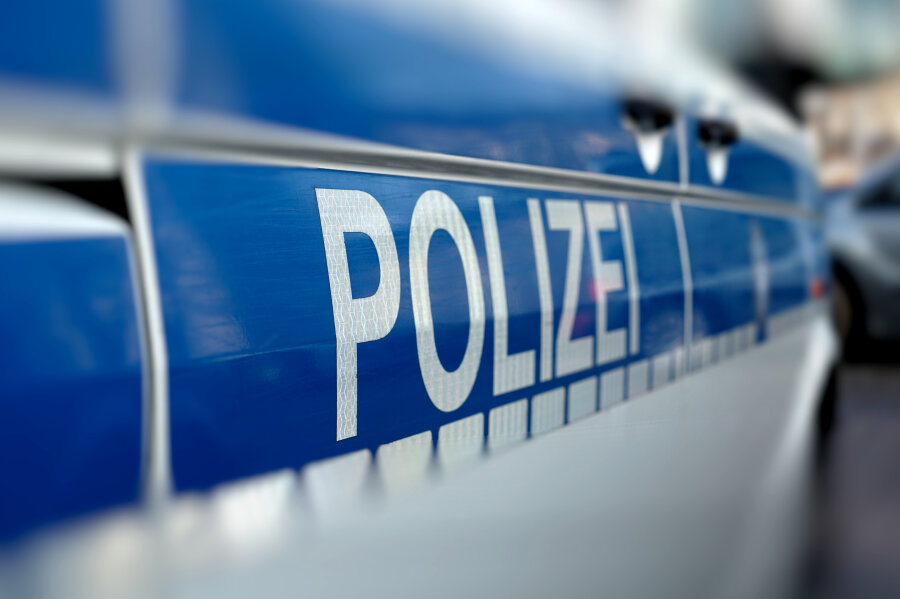 "Sieg Heil"-Rufe im Bus: Polizei ermittelt nach Einsatz in Oberwiesenthal gegen Fans von Lok Leipzig - 