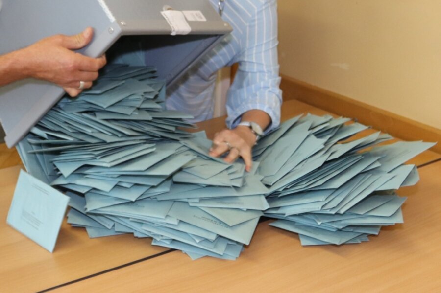 Sieger der AfD vertritt Wahlkreis nun doch nicht allein - Im Bundestagswahlkreis 165 lag die Wahlbeteiligung bei 74,4 Prozent. 
