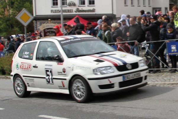 Sieger setzt auf "volle Attacke" - Erneut schnell auf Achse: Lars Meyer und Jan Franke vom MC Grünhain holten sich im VW Polo in der stark besetzten NC4 Silber. 