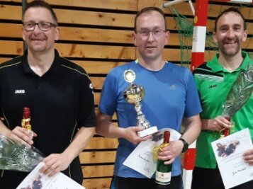 Sieger steht erst nach zwei Finals fest - Die Sieger und Platzierten bei den aktiven Männern: Es gewann Thomas Hasler (Mitte) vor Mirko Sommerfeld (links) und Jan Michel. 