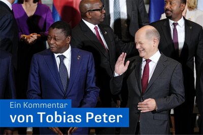 Signal an Afrika - Bundeskanzler Olaf Scholz (SPD) - im Bild mit Togos Präsident Faure Essozimna Gnassingbé (l.) - hat sich in Berlin mit weiteren Staats- und Regierungschefs afrikanischer Länder getroffen.