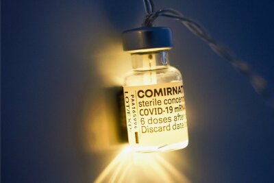 Siko empfiehlt Corona-Impfung für Kinder ab fünf - Was, wenn Eltern uneins sind? - Für die einen ein Licht am Ende des Tunnels, für die anderen ein Funke, an dem sich Streit entzündet: der Comirnaty-Impfstoff von Biontech/Pfizer. 