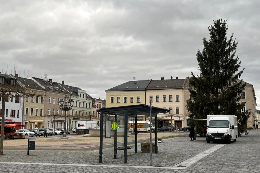 Silvester: Oelsnitz schickt Security auf den Marktplatz - Auf dem Oelsnitzer Markt wird zu Silvester Sicherheitspersonal rund um den abgesperrten Platzbereich eingesetzt.