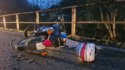 Simson-Fahrer stürzt bei Zwickau - schwer verletzt - 