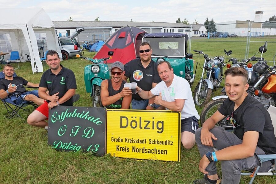 Simsonfans aus Dölzig bei Leipzig sind Stammgäste bei den Zwickauer Simsonrennen und haben immer viel Spaß.