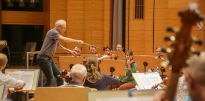 Sinfonie ohne Paukenschlag - Seit 2002 leitet Andreas Grohmann das Sächsische Sinfonieorchester Chemnitz. Im großen Saal der Stadthalle findet am 3. Oktober das Konzert zum 60. Geburtstag des Orchesters statt. 