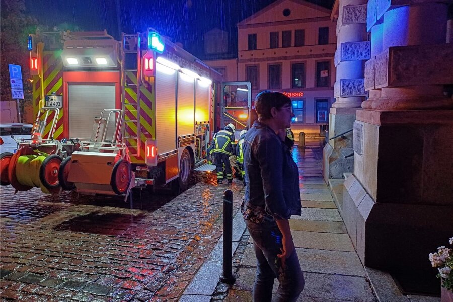 Sirenen unterbrechen Stadtrat in Geringswalde - Kaum eine halbe Stunde nach Sitzungsbeginn des Geringswalder Stadtrates rückte die Feuerwehr an.