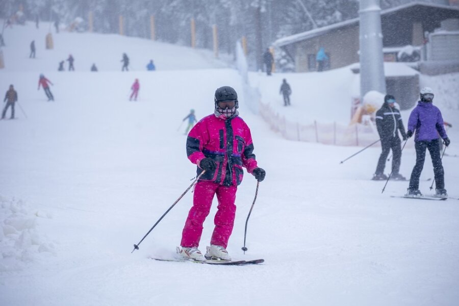 Skibetrieb auf dem Keilberg läuft wieder - großer Andrang - Das Skigebiet Klínovec hat nach der witterungsbedingten Pause wieder den Betrieb aufgenommen.