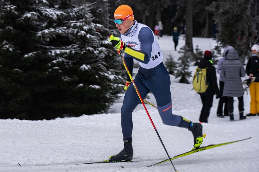 Skilangläufer Max Goether: Wenn der Traum vom Weltcup näher rückt - Skilangläufer Max Goether hat sich in Oberwiesenthal auf Weltcup-Kurs begeben.