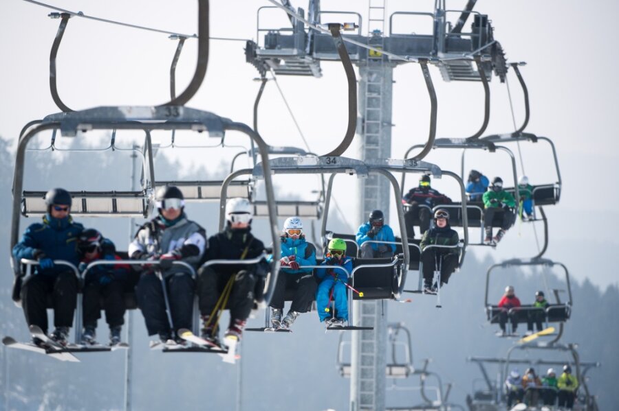 Skisaison im Vogtland wegen Energiekrise mit Abstrichen? Das sagen die Betreiber - Größtes Skigebiet im Vogtland: die Skiwelt Schöneck. Ob es dort im Winter Einschränkungen geben wird, ist noch offen.