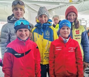 Skiserie nimmt versöhnliches Ende - Fünf Gesamtsieger des Sachsenpokals Skilanglauf 2022/2023: Julia Schumann, Jann Hoffmann, Hanna Hennig (alle SV Neudorf), Finn Hoffmann (Erzgebirge O'thal) und Kalle Klaus (SSV Geyer). 