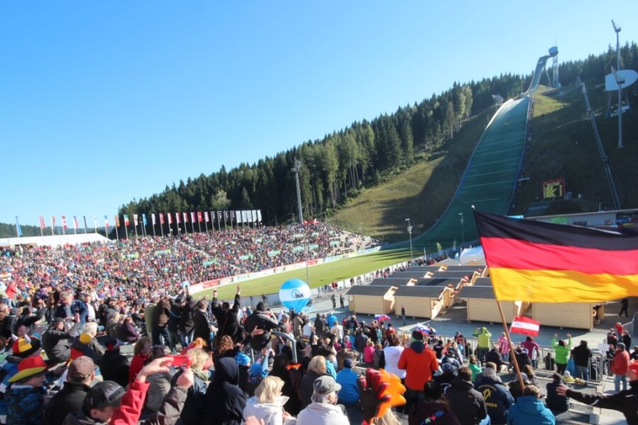 Skisprung-Elite in Klingenthal beim Sommer Grand Prix zu Gast - Beim Sommer Grand Prix werden Fans die Skispringer aus aller Welt feiern. 