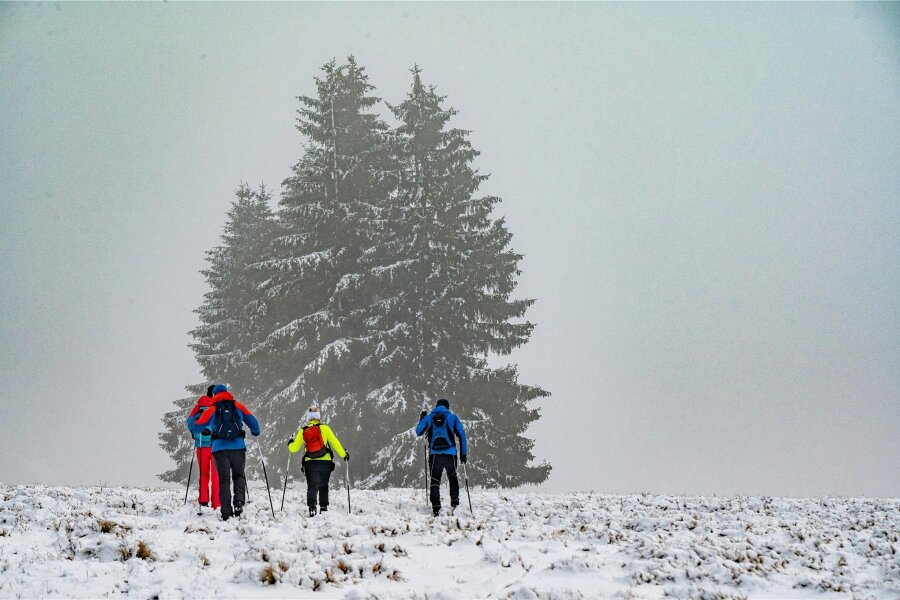 Skitour quer durchs Erzgebirge: Der Stoneman für den Winter - Der Stoneman on Snow führt abseits der Loipen zu den höchsten Bergen des Erzgebirges