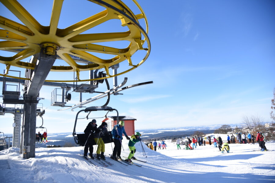 Skiwelt Schöneck öffnet Vierer-Lift wieder - 