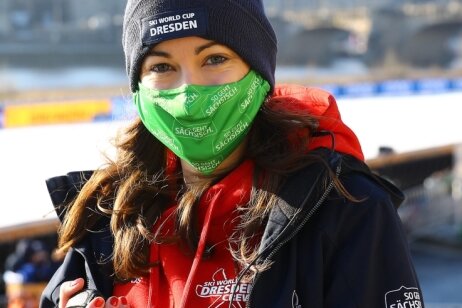 Kommuniziert über mehrere Kanäle: Die Bärensteinerin Daniela Möckel ist Pressechefin beim Skiweltcup in Dresden. 