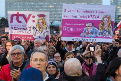 Slowakei löst öffentliche Sendeanstalt RTVS auf - In den Monaten vor der Abstimmung hatten Zehntausende gegen die Auflösung der öffentlich-rechtlichen Sendeanstalt RTVS protestiert.