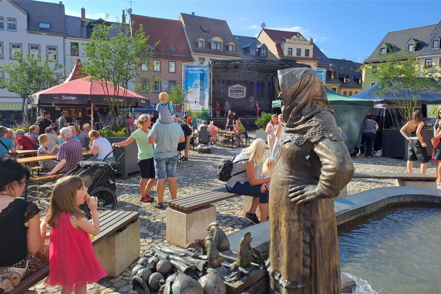 So begann das Glauchauer Stadtfest - Bestes Sommerwetter, gute Laune und mitreißende Musik: So begann das Stadtfest auf dem Glauchauer Marktplatz.
