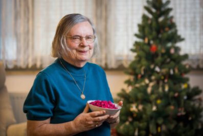 So bunt geht Kartoffelsalat auf sächsisch - Roter Kartoffelsalat? Bei Helga Seifert aus Dresden kommt er seit Jahrzehnten mit Roter Bete auf den Weihnachtstisch. Schon ihre Mutter und Großmutter bereiteten ihn in den 30er-Jahren so zu.