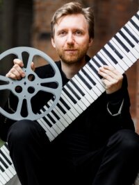 So feiert das Chemnitztal - Richard Siedhoff spielt Klavier zu Stummfilmen. 