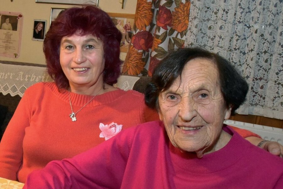 So ging es einer 108-jährigen Vogtländerin mit Corona - Anna Seidel ist mit 108 Jahren die wahrscheinlich älteste Vogtländerin. Sie lebt gemeinsam mit ihrer Tochter Helga Schmidt und deren Mann in Bärendorf. 