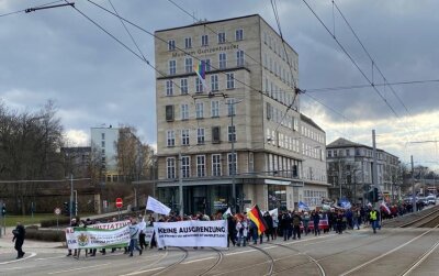 So läuft der Chemnitzer Friedenstag: Demos in der Innenstadt - zahlreiche Polizisten im Einsatz - 