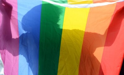 So läuft der erste Christopher-Street-Day ab - Die Regenbogenfahne ist ein internationales Symbol, das die Lesben- und Schwulenbewegung benutzt. 